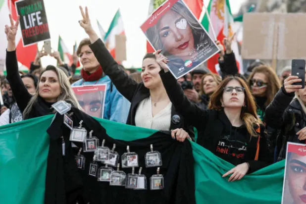 منظمات تندد بـ«إصرار» فرنسا «على رغبتها بترحيل» إيرانيين