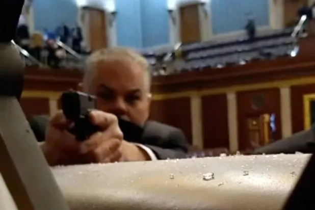 ABD Kongresi baskını: Silahların çekildiği çarpıcı görüntüler ortaya çıktı