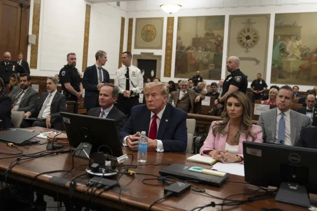 الرئيس السابق دونالد ترمب خلال إحدى المحاكمات في نيويورك (أ.ب)