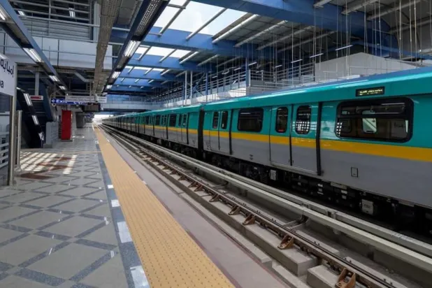 Mısır'da metro bilet fiyatları, Ulaştırma Bakanlığının üçüncü hat istasyonları için deneme işletmesinin başladığını duyurmasıyla artış gösterdi (Mısır Ulaştırma Bakanlığı)