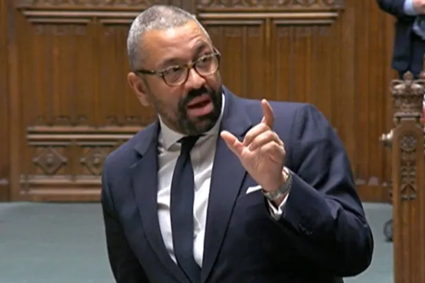 وزير الداخلية البريطاني جيمس كليفرلي يوم 13 ديسمبر 2023 (أ.ف.ب)