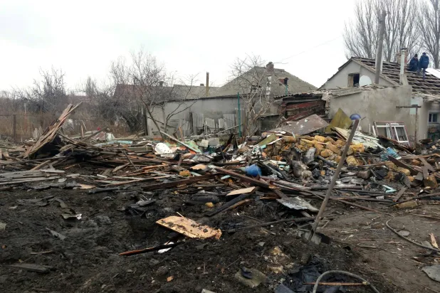 رات کے وقت روسی ڈرون حملے کے بعد ایک تباہ شدہ مکان (ڈی پی اے)