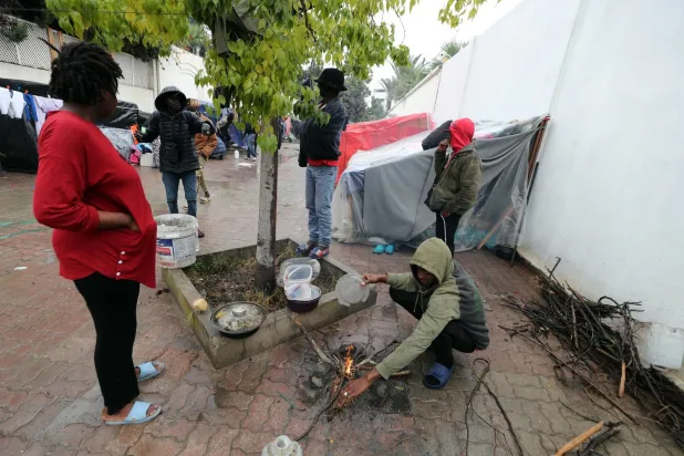Tunus’un göç kriziyle mücadelesi sürüyor. (EPA)