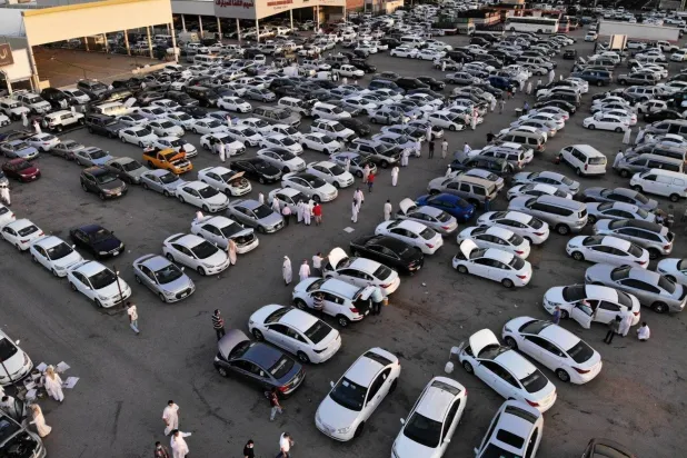 أحد معارض بيع وشراء السيارات في السعودية (الشرق الأوسط)