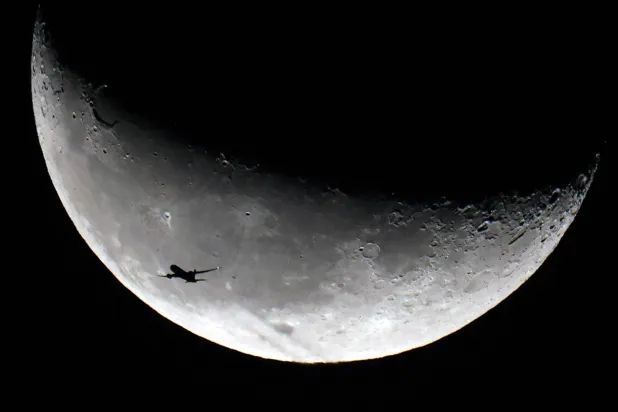 بمجرد هبوط مركبة «VIPER» على القمر ستعتمد على ألواحها الشمسية وبطارياتها في مهمتها التي تستغرق 100 يوم تقريباً (أ.ف.ب)