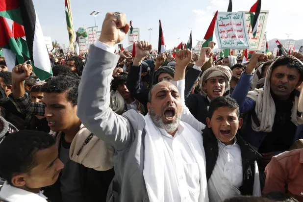 جانب من تجمع أتباع الحوثيين في صنعاء (إ.ب.أ)