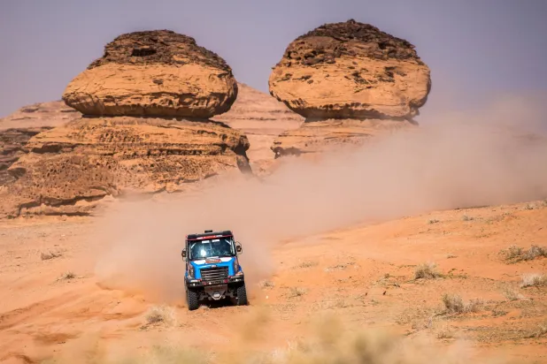 «رالي داكار»... أصعب منافسة جابت صحراء المملكة في مرحلتها الثانية (إ.ب.أ)