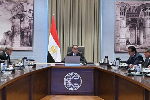 رئيس الوزراء المصري مصطفى مدبولي خلال اجتماع مع عدد من الوزراء (رئاسة مجلس الوزراء على فيسبوك)