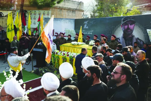 "حزب اللہ" نے جنوبی لبنان میں خربت سلم میں اپنے رہنما وسام طویل کی نماز جنازہ ادا کی (روئٹرز)