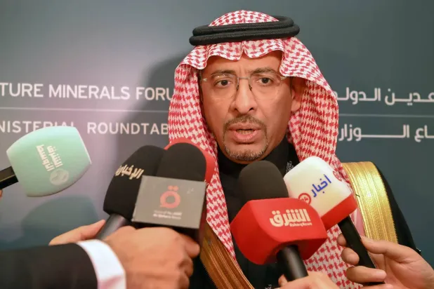 الوزير الخريف يتحدث إلى الصحافيين على هامش مؤتمر التعدين الدولي (الشرق الأوسط)