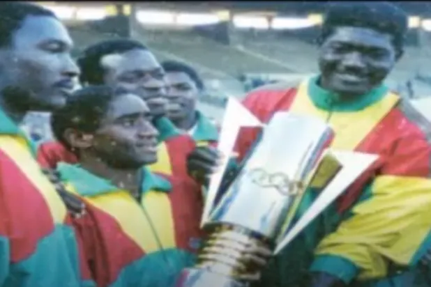 منتخب الكاميرون يتوج بلقب كأس أفريقيا 1988 (كاف)