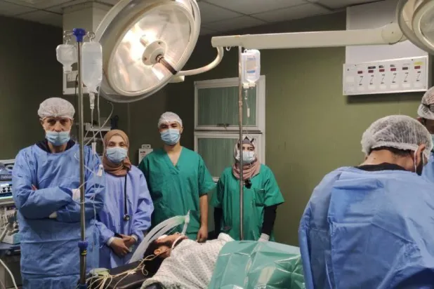 أطباء فلسطينيون ينجحون في إعادة تشغيل بعض غرف العمليات في مجمع الشفاء الطبي (وزارة الصحة الفلسطينية عبر تليغرام)