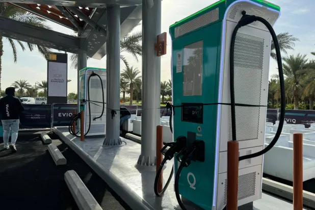 تهدف «إيفيك» بحلول 2030 إلى توفير المحطات الكهربائية في جميع مدن المملكة والطرق السريعة (الشرق الأوسط) 