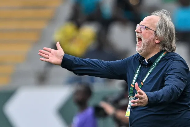 توم سنتيفيت مدرب منتخب غامبيا (غيتي)