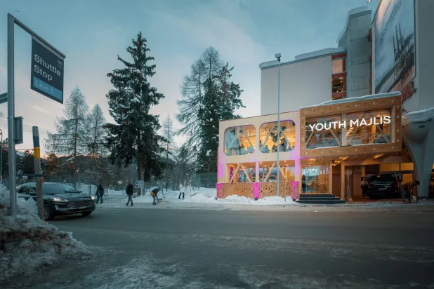 تأتي مشاركة «مسك» في «دافوس» لتوفير منصة عالمية للحوار بين القادة والشباب (مسك)