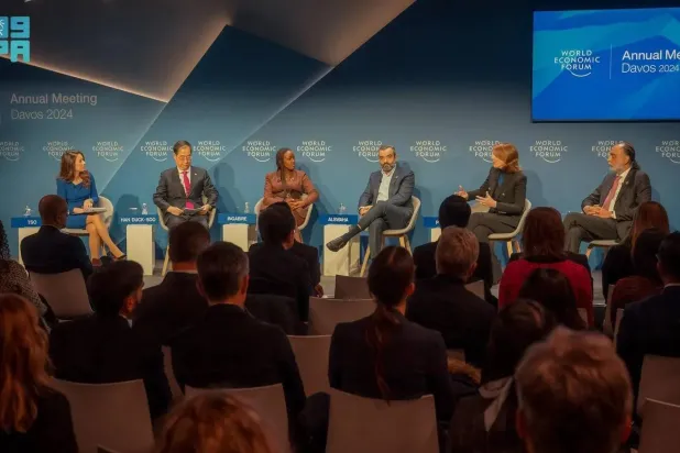 السواحة من دافوس: القيادة ركيزة رئيسية للريادة في الذكاء الاصطناعي التوليدي