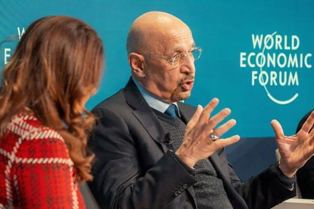 وزير الاستثمار السعودي خالد الفالح خلال مشاركته في جلسة حوارية بعنوان «اقتصادات الخليج» (الشرق الأوسط)