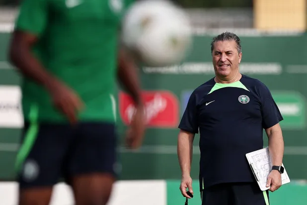 البرتغالي جوزيه بيسيرو مدرب نيجيريا (أ.ف.ب)