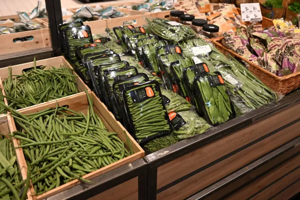 الباحثون لاحظوا انخفاضاً في حالات أمراض القلب والسرطان والسكري وتدهور الصحة المعرفية لدى النساء اللاتي تناولن كثيراً من الفواكه والخضراوات (إ.ب.أ)