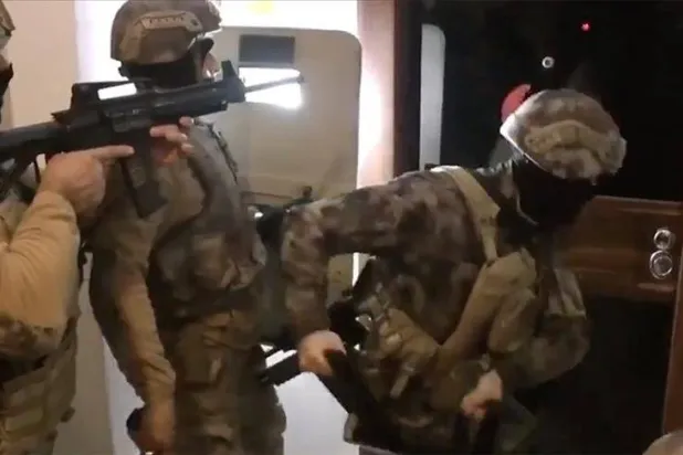 صورة موزعة من وزارة الداخلية التركية الخميس من العمليات التي استهدفت عناصر «القاعدة» و«داعش»