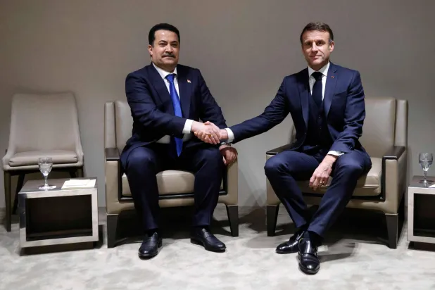 السوداني يلتقي الرئيس الفرنسي إيمانويل ماكرون على هامش منتدى «دافوس» (أ.ف.ب)