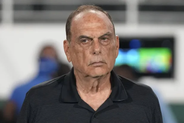 الإسرائيلي أفرام غرانت مدرب زامبيا (أ.ب)