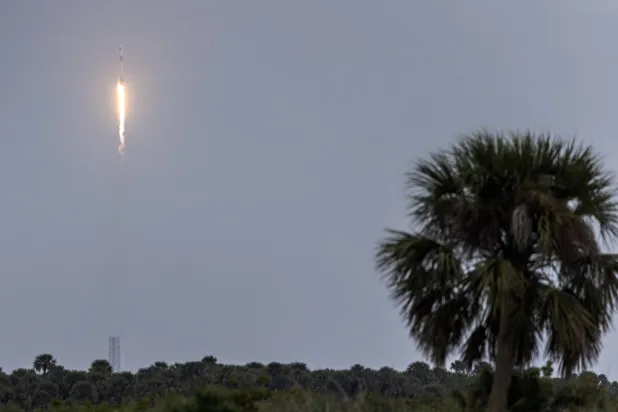 خلال إطلاق صاروخ لشركة «سبايس إكس» من مركز كيندي للفضاء في ولاية فلوريدا بالولايات المتحدة الأميركية في 18 يناير 2024 (إ.ب.أ)