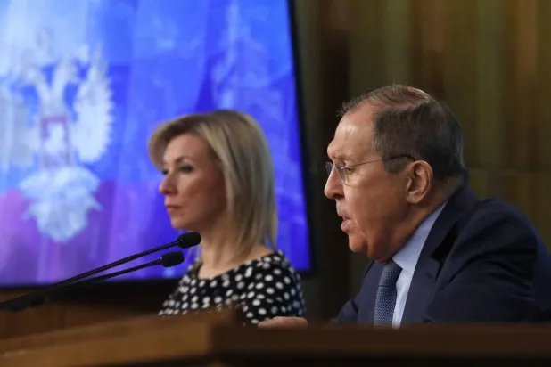 Russian Foreign Minister Sergei Lavrov (R) and Foreign Ministry's Spokeswoman Maria Zakharova attend an annual news conference in Moscow, Russia, 18 January 2024. (EPA) 