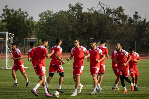 تونس الجريحة من هزيمة أمام ناميبيا تصطدم بمالي المنتشية بفوزها على جنوب أفريقيا (أ.ف.ب)