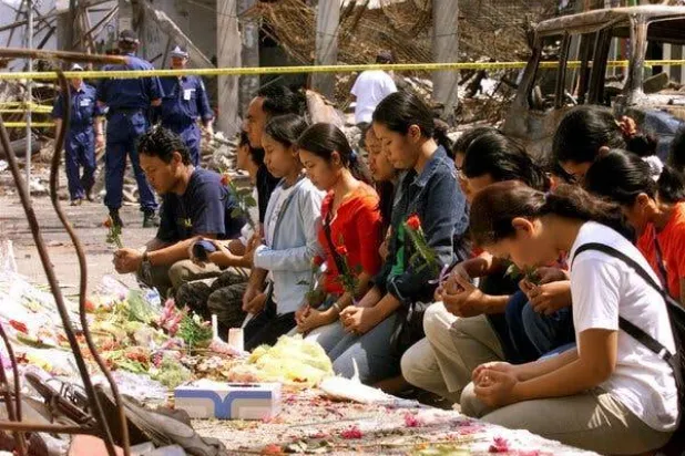 أدت التفجيرات عام 2002 إلى مقتل سياح وعمال من 22 دولة (رويترز)