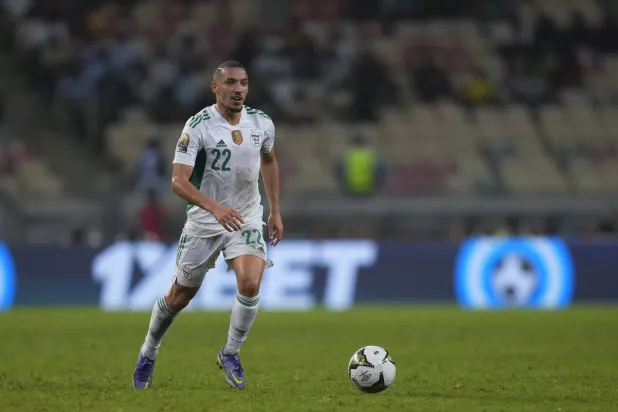 إسماعيل بن ناصر لاعب منتخب الجزائر (غيتي)