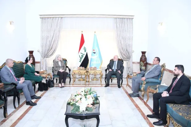 السفيرة الأميركية تلتقي العبادي والمالكي غداة هجوم باليستي على «عين الأسد»