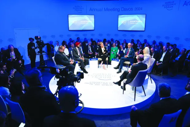 ایک ڈائیلاگ سیشن کا منظر بعنوان "کنگڈم... مزید پائیدار معیشت کی طرف مسلسل کوششیں" (ورلڈ اکنامک فورم کی ویب سائٹ)