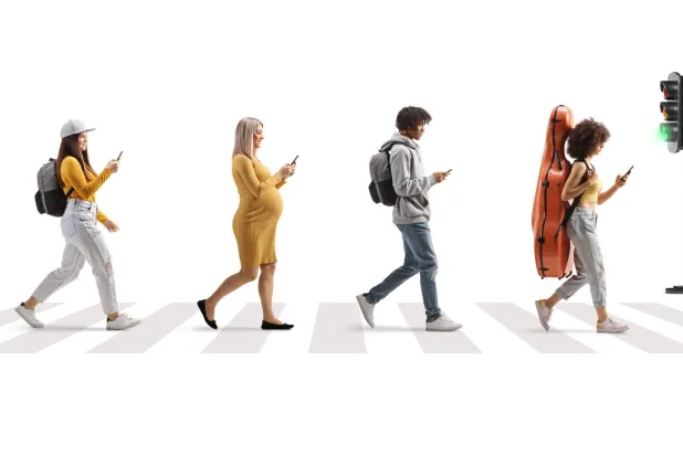 هذا الهاتف الذكي الذي في يدك... يغير طريقة مشيتك