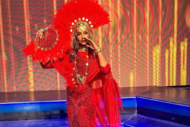 الأحمر من التراث السوداني لتجاوُز المألوف (حساب تسابيح دياب الشخصي)