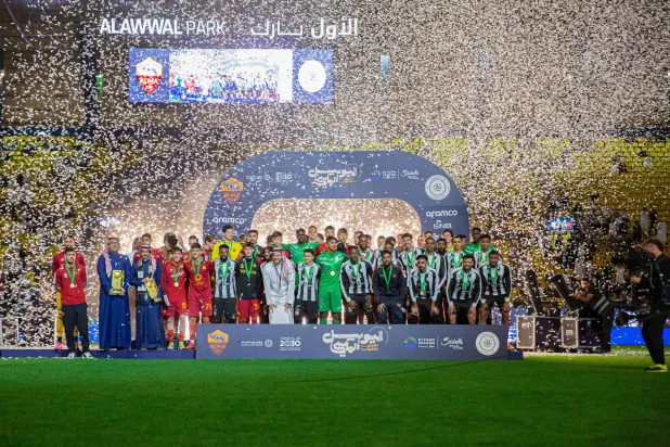 الفريقان احتفلا بالمباراة التكريمية الكبرى (نادي الشباب)