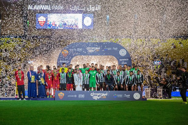 الفريقان احتفلا بالمباراة التكريمية الكبرى (نادي الشباب)