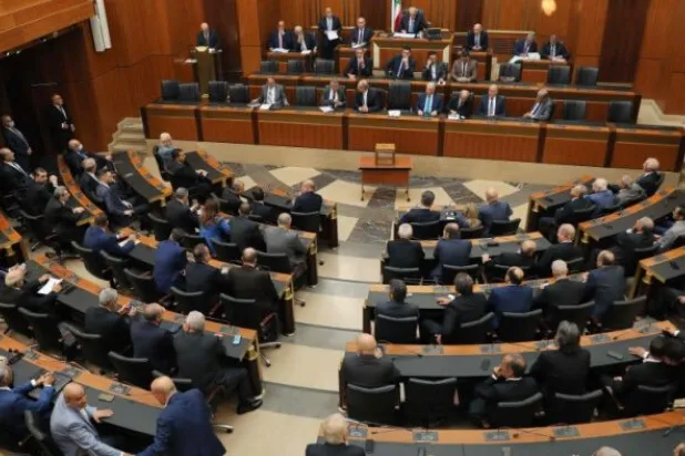 پارلیمانی بلاکس 2024 کے بجٹ پر ووٹنگ کی تیاری میں بحث کر رہے ہیں (قومی ایجنسی)