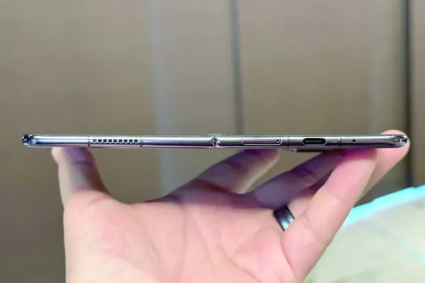 أقل الهواتف المنثنية سماكة