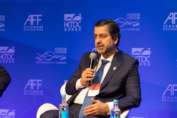 يونس الخوري وكيل وزارة المالية الإماراتية خلال مشاركته في المنتدى المالي الآسيوي (وام)