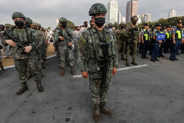 جنود فلبينيون في العاصمة مانيلا (إ.ب.أ)