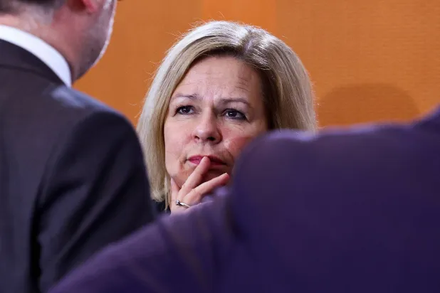 وزيرة الداخلية الألمانية نانسي فيزر (إ.ب.أ)