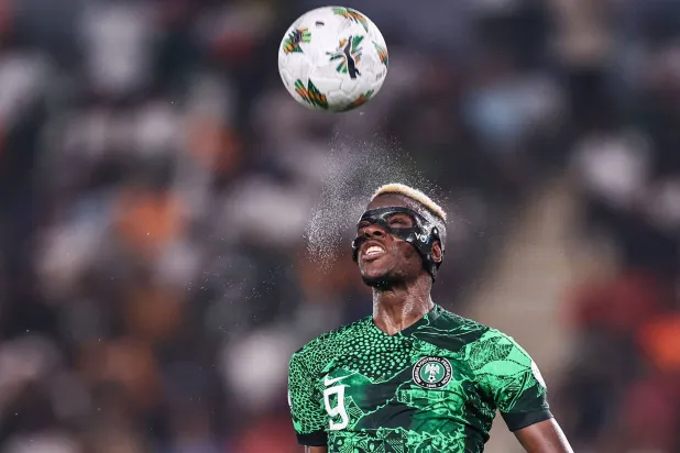 النيجيري فيكتور أوسيمين نجم نابولي الإيطالي (أ.ف.ب)