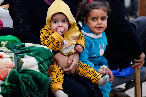 رضع غزة يتجرعون مرارة الحرب لعدم توفر الحليب 4 رضع غزة يتجرعون مرارة الحرب لعدم توفر الحليب