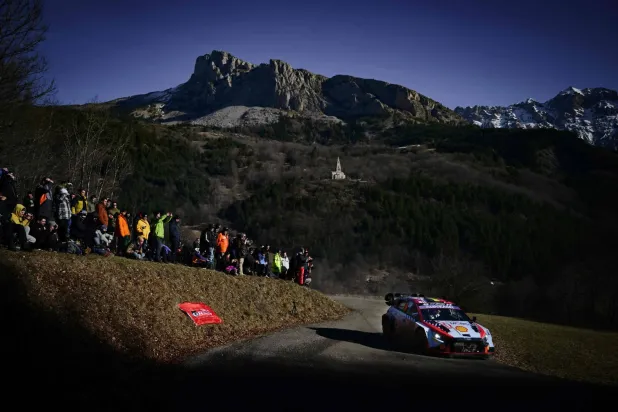 تييري نوفيل سائق هيونداي حقق بداية مثالية للموسم (أ.ف.ب)