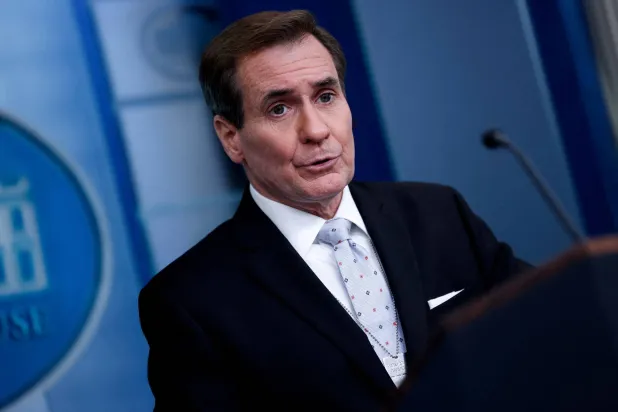 المتحدث باسم البيت الأبيض جون كيربي يتحدث خلال مؤتمر صحافي في البيت الأبيض يوم 26 يناير 2024 (رويترز)