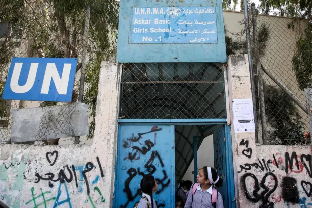 مدرسة تديرها وكالة «الأونروا» في مخيم عسكر قرب نابلس عام 2018 (أ.ف.ب)