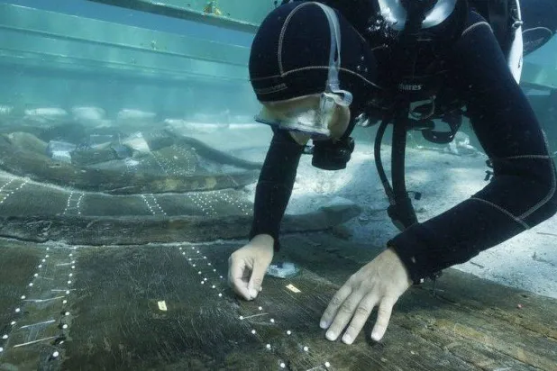 عملية ترميم للقارب (لويك داماليت)