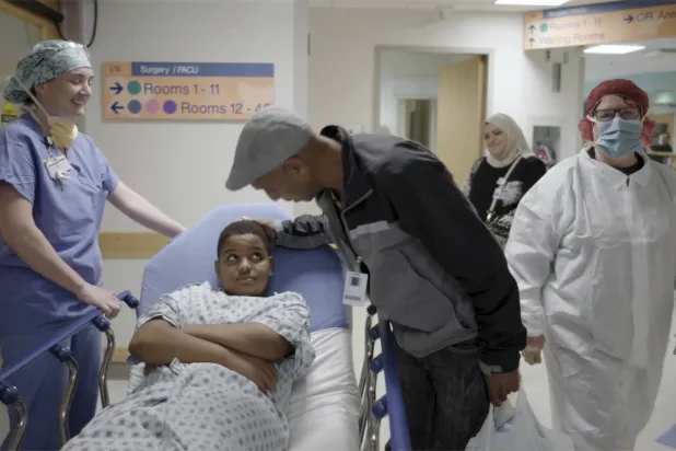 الطفل عصام الذي تمكن من السمع للمرة الأولى في حياته بعد خضوعه للعلاج الجيني (أ.ب)