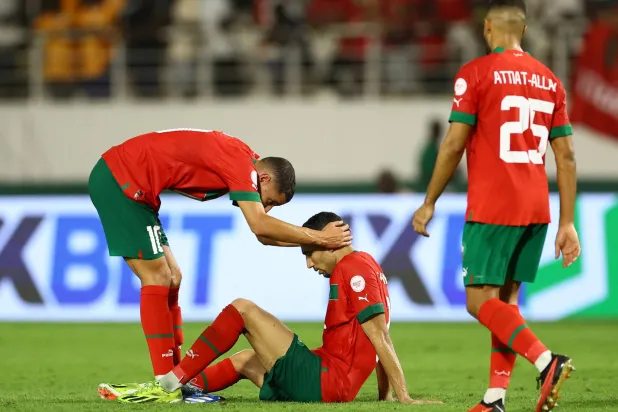 لاعبو المغرب يواسون بعضهم عقب الخروج من دور الـ16 الأفريقي (الشرق الأوسط)
